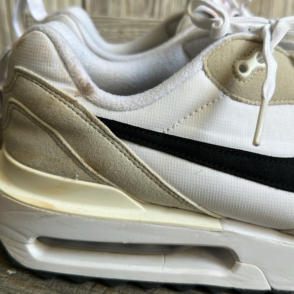 Nike Men's Nike White and Beige Sneakers - Picture 3 of 12